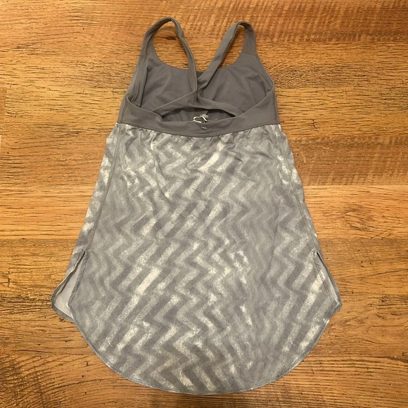Lululemon Grey Chevron Color Block Athletic Racer Back Tank Top A25 - Picture 2 of 3